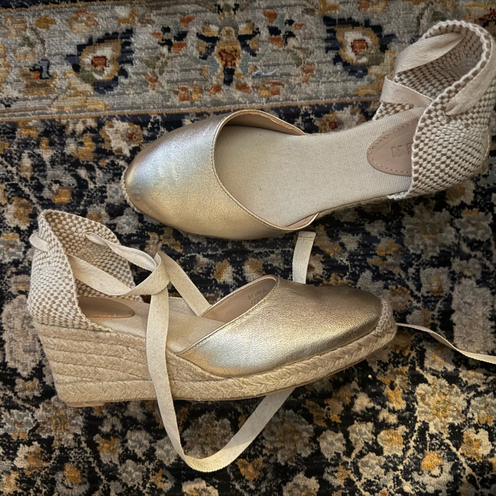 Elegant Gold Wedge Espadrilles by Boden sz 40..fits like 39. Runs size smaller